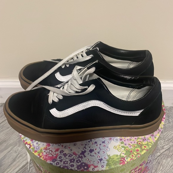 Vans Knu Skool Shoes the KnuSkool is a modern interpretation of a classic 90s - Picture 4 of 9